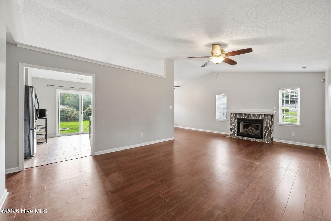 128 Fodder Dr - Photo 5 of 31