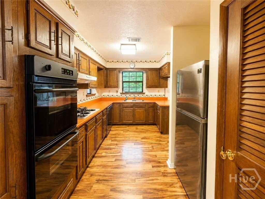 117 Maple Dr - Photo 3 of 13
