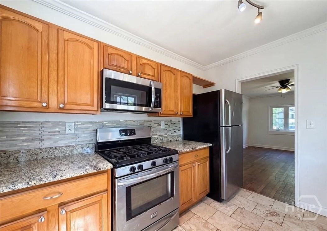 1918 Spring Ave - Photo 2 of 12