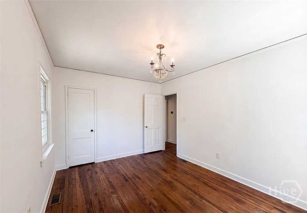 1918 Spring Ave - Photo 3 of 12