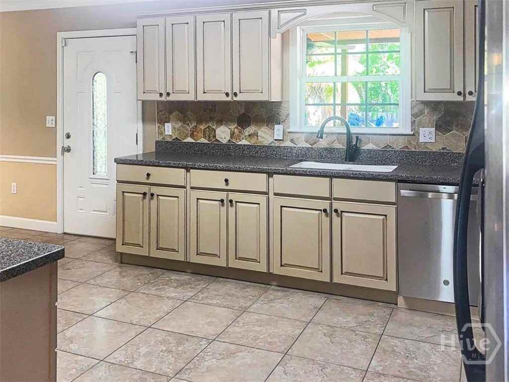 361 Kelly Bay Rd - Photo 5 of 21