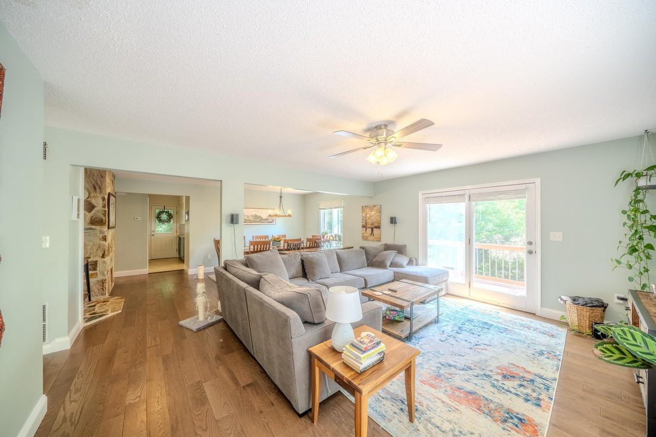 332 Flower Dr - Photo 5 of 28