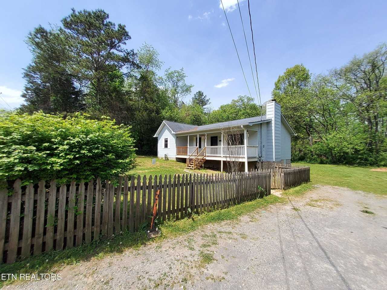 1228 Payne School Dr - Photo 4 of 23