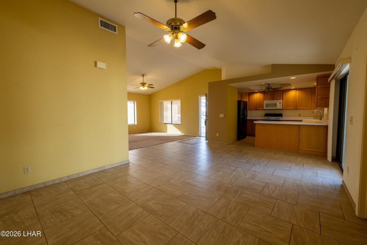 1582 Brodie Dr - Photo 4 of 21