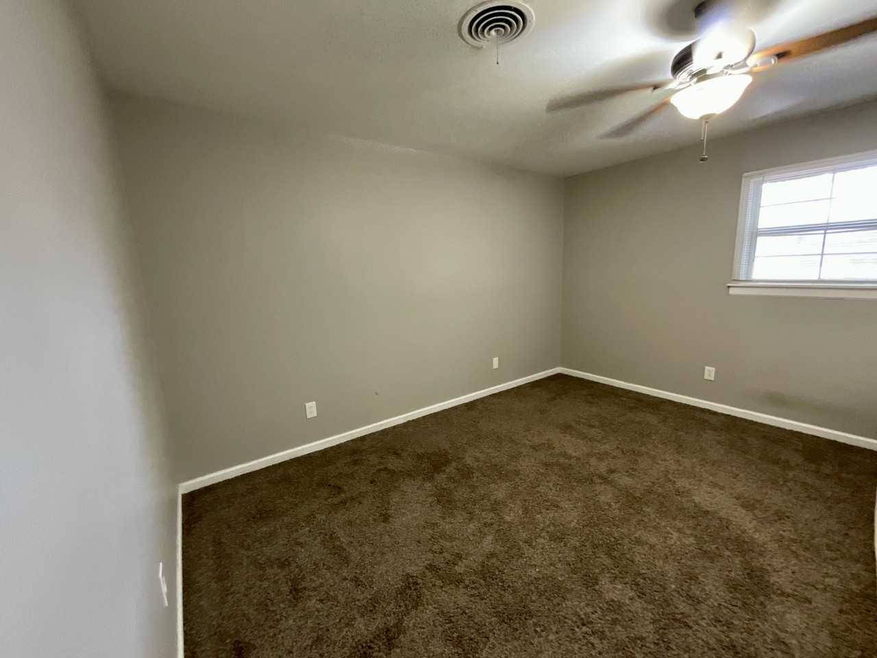 4402 28th St - Photo 5 of 6