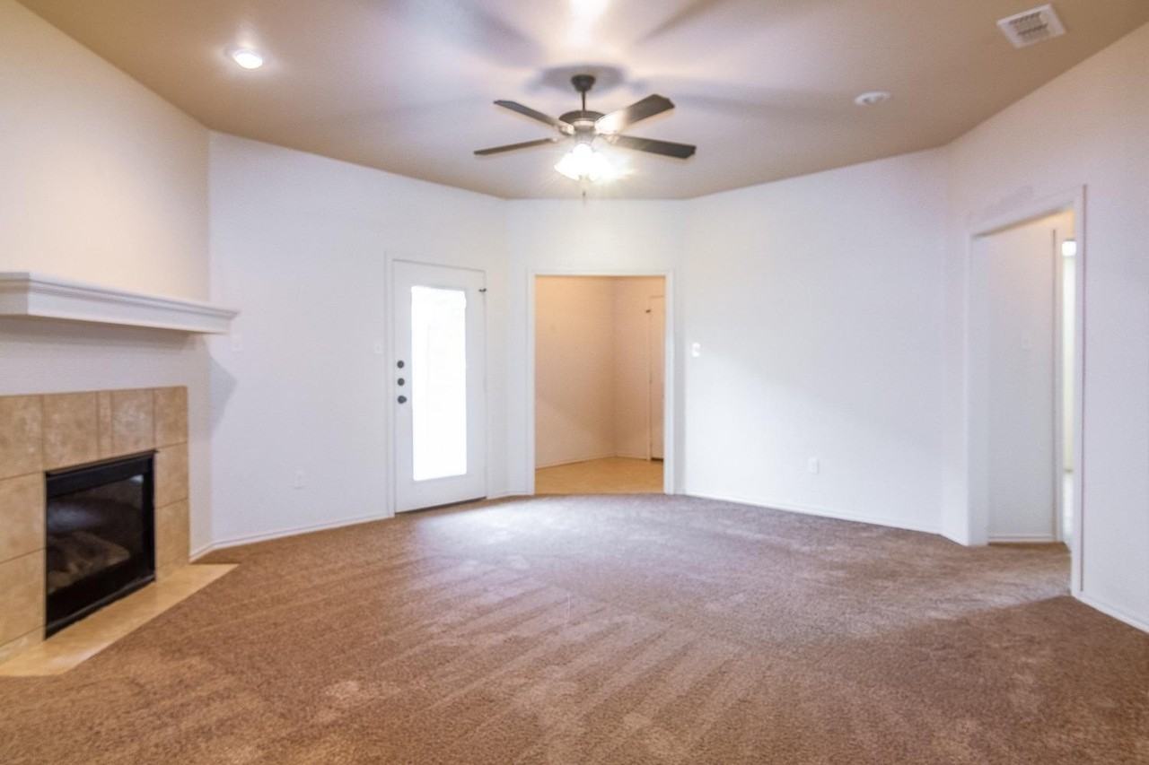 3112 112th St - Photo 4 of 11