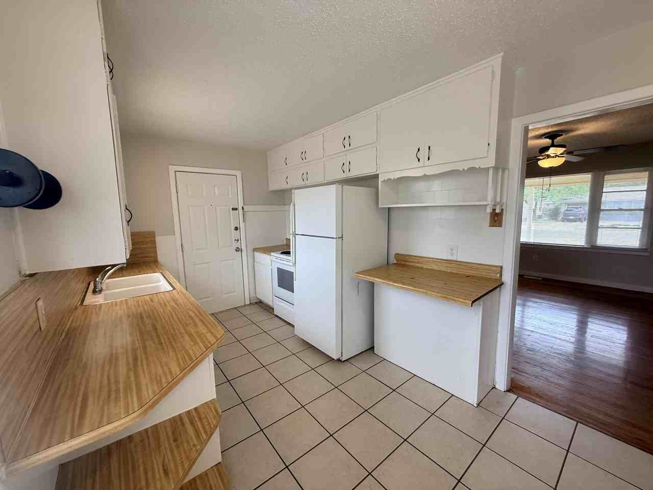 2513 43rd St - Photo 6 of 11