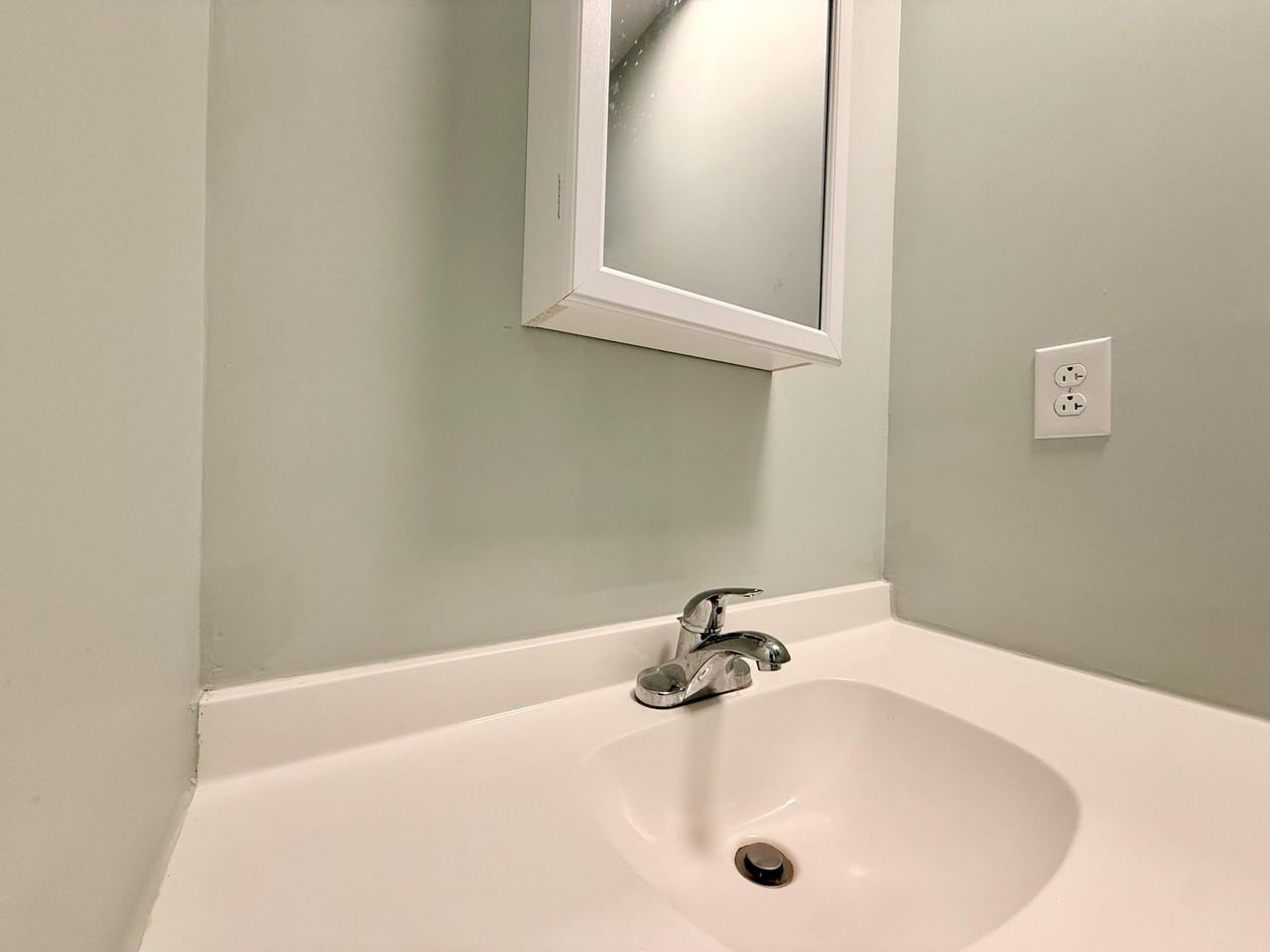 250 Hycliff St #1-7 - Photo 4 of 12