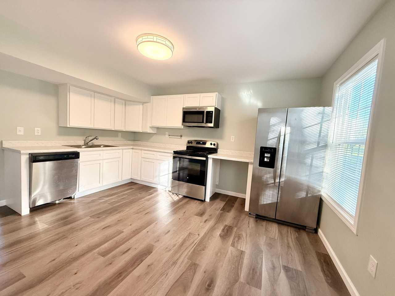 250 Hycliff St #1-7 - Photo 5 of 12