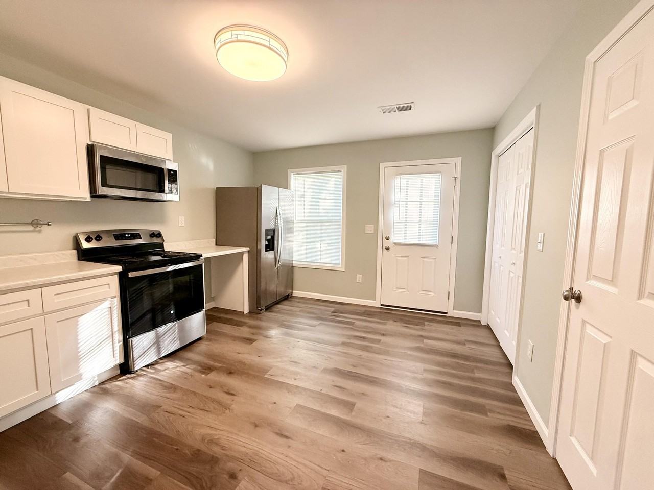 250 Hycliff St #1-7 - Photo 6 of 12