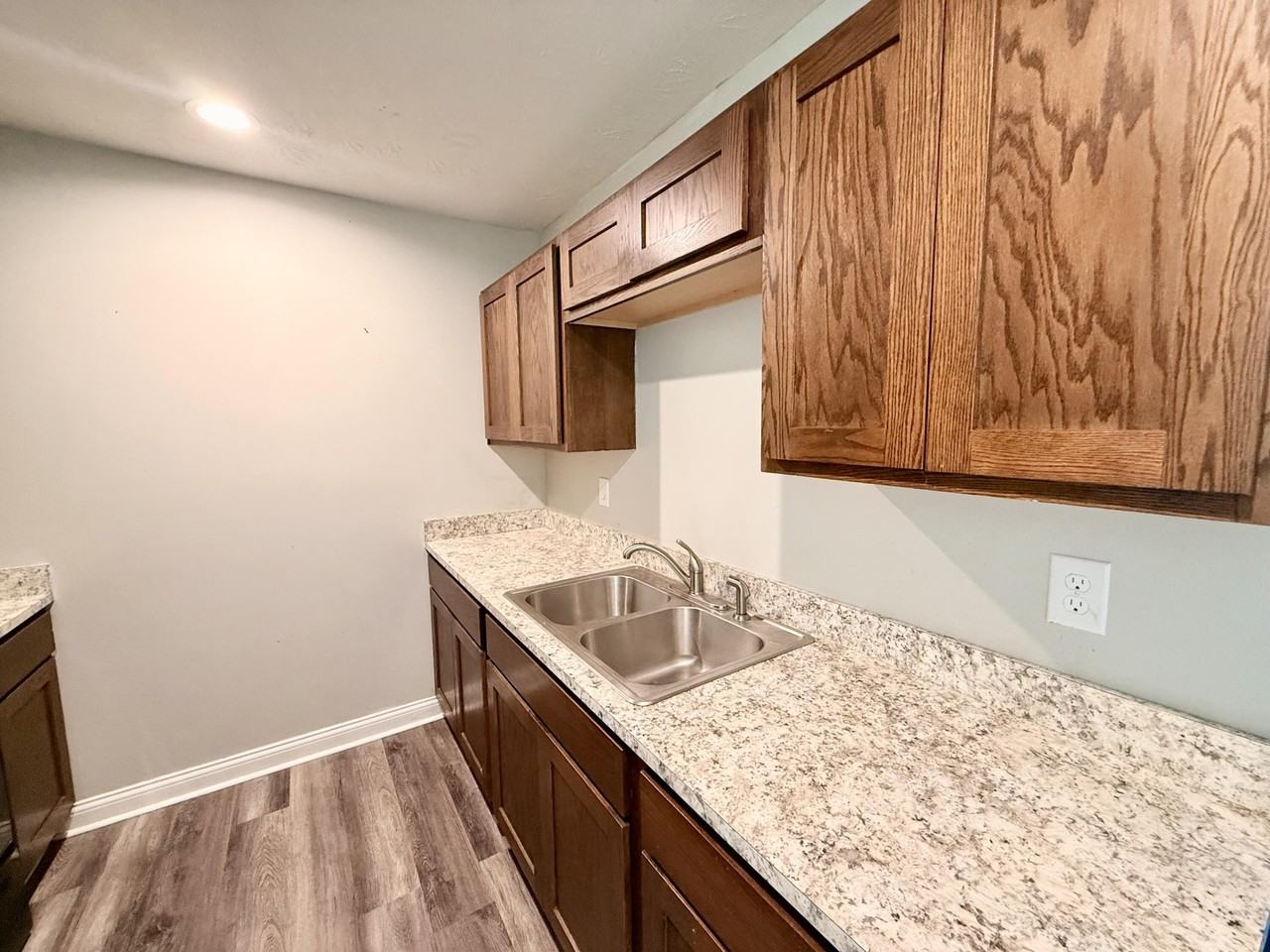 250 Hycliff St #1-9 - Photo 3 of 11
