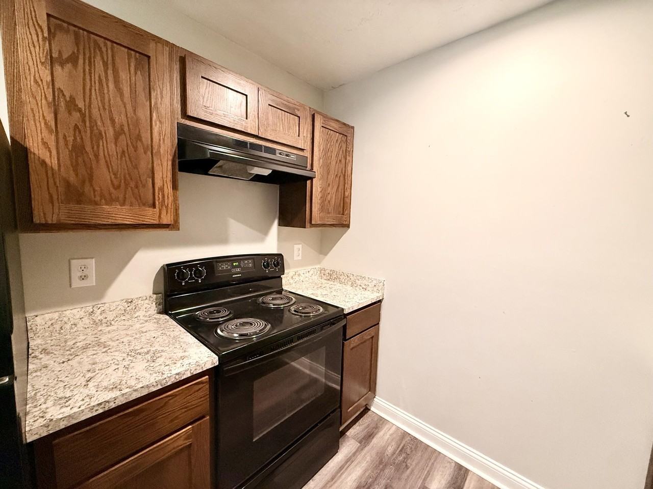 250 Hycliff St #1-9 - Photo 4 of 11
