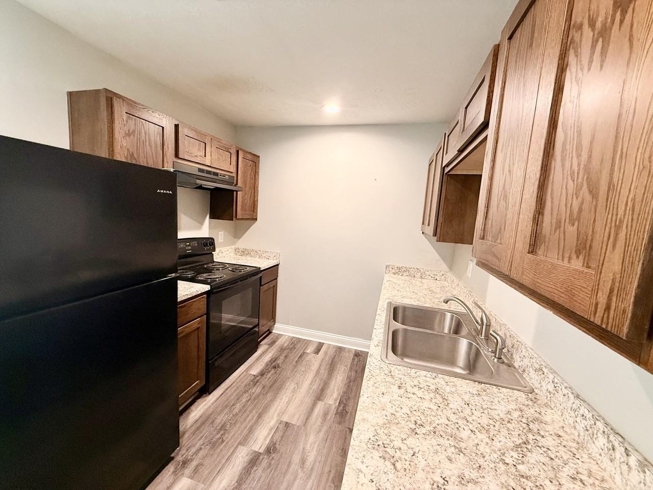 250 Hycliff St #1-9 - Photo 5 of 11