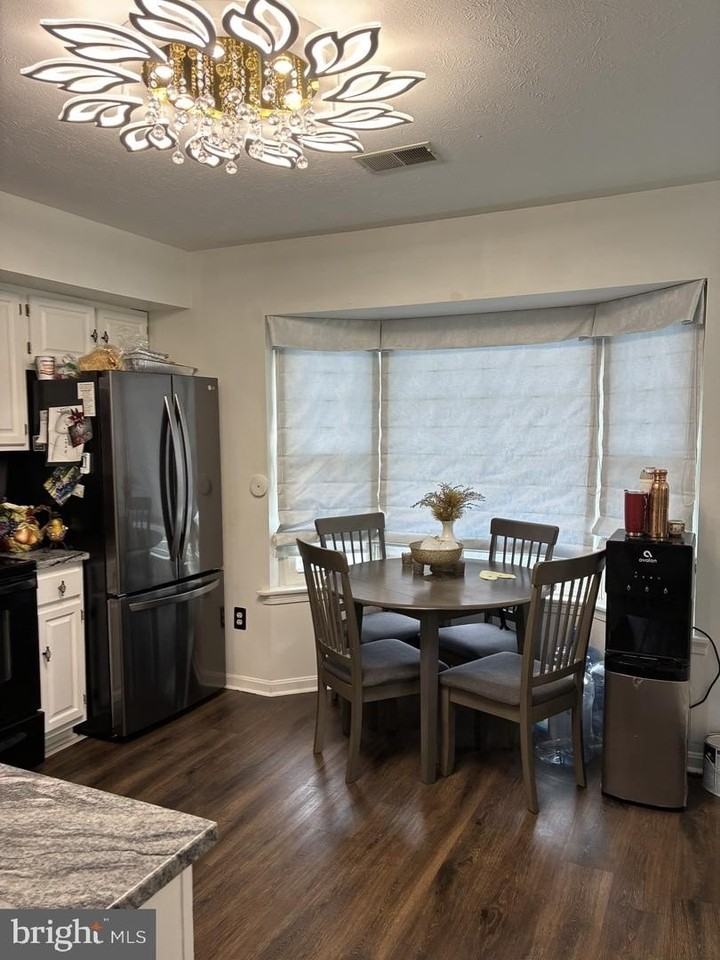 421 Spalding Ct - Photo 3 of 25