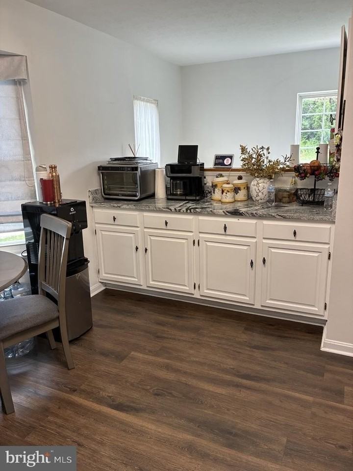 421 Spalding Ct - Photo 4 of 25