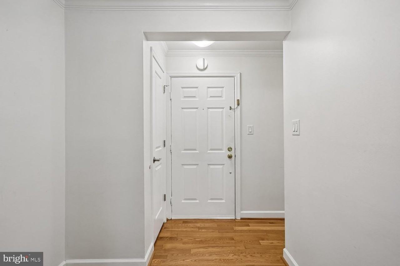 5717 Brewer House Cir - Photo 3 of 34