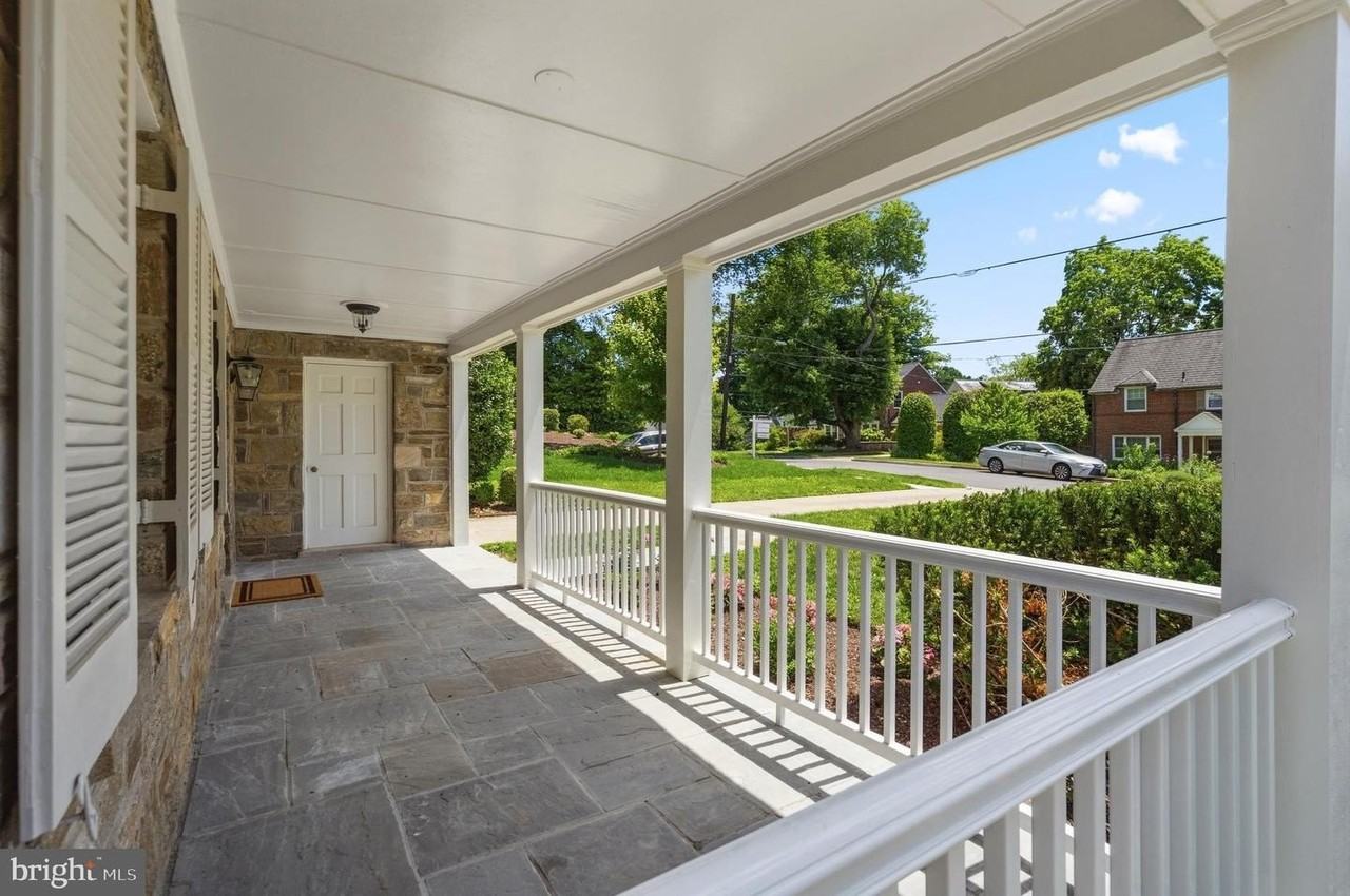 5605 Wood Way - Photo 2 of 23