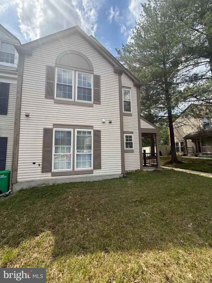 306 Hillside Ter - Photo 3 of 26
