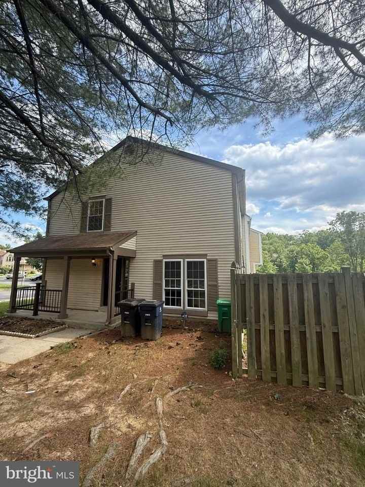 306 Hillside Ter - Photo 4 of 26
