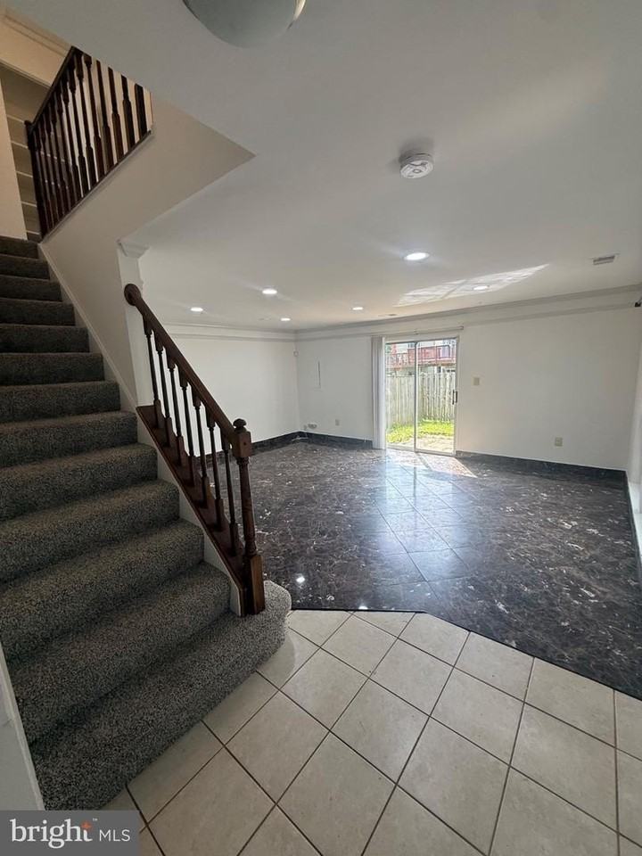 306 Hillside Ter - Photo 5 of 26