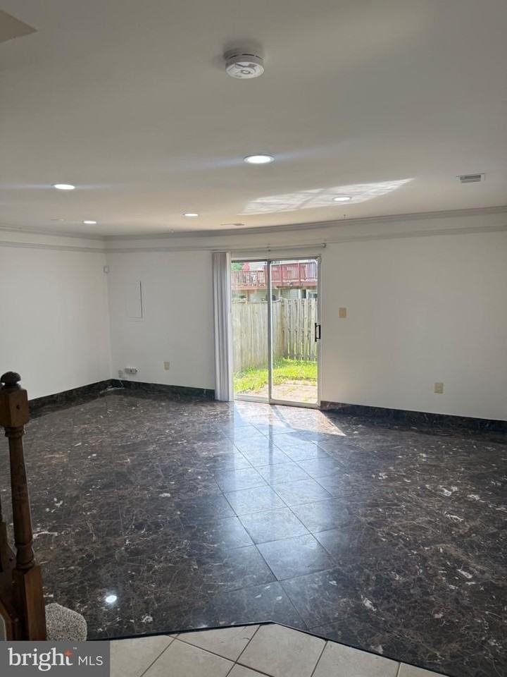 306 Hillside Ter - Photo 6 of 26