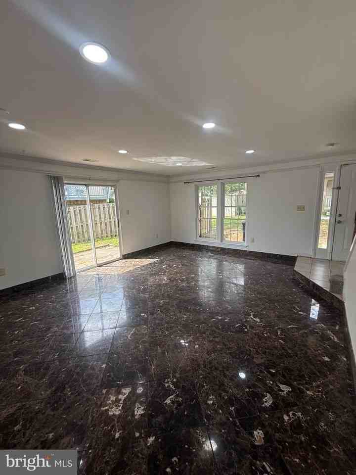 306 Hillside Ter - Photo 7 of 26