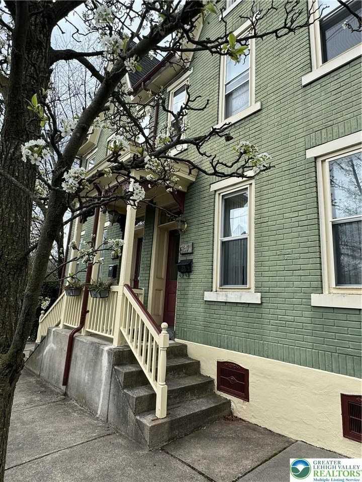 417 Linden St - Photo 3 of 30
