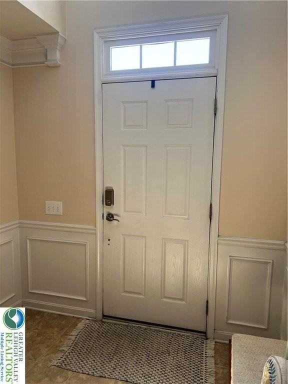 8549 Gateway Rd - Photo 2 of 26