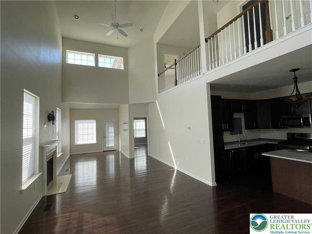 1350 Caspian St - Photo 2 of 14
