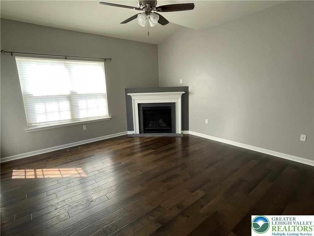1350 Caspian St - Photo 3 of 14
