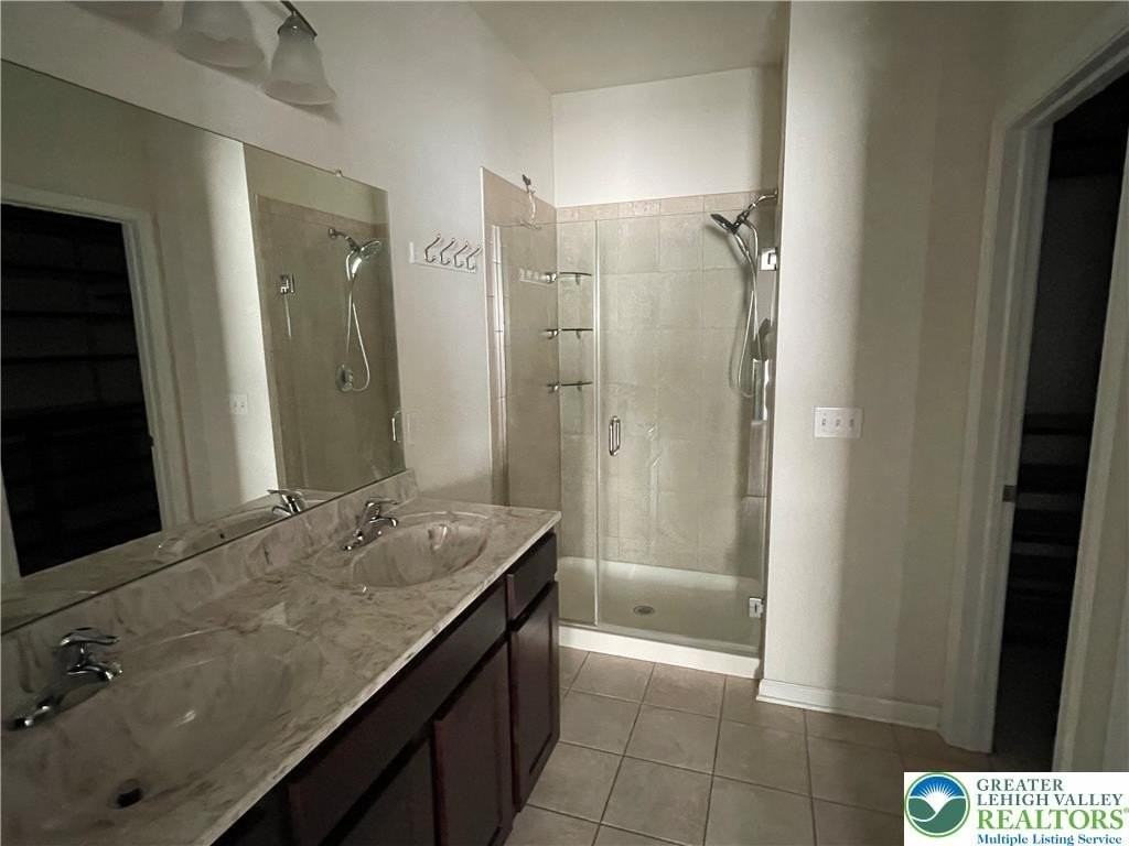 1350 Caspian St - Photo 4 of 14