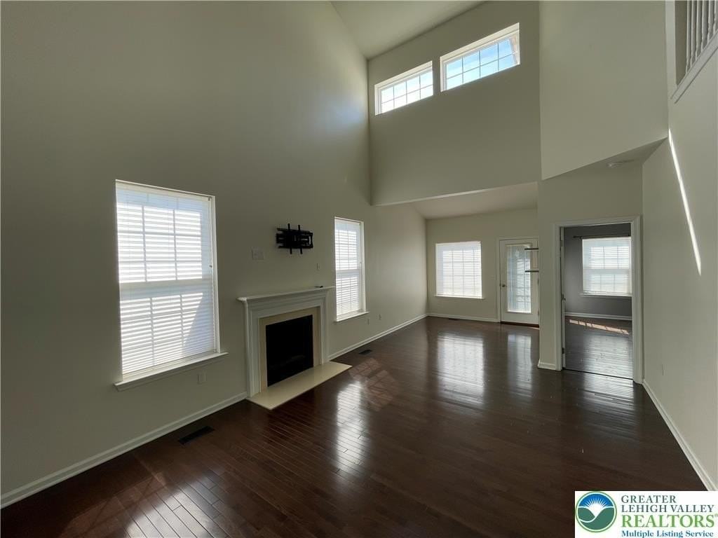 1350 Caspian St - Photo 7 of 14