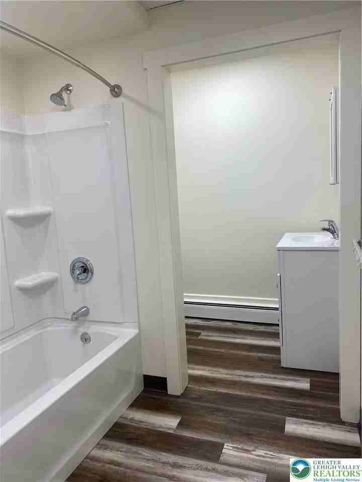 146 North St - Photo 4 of 9