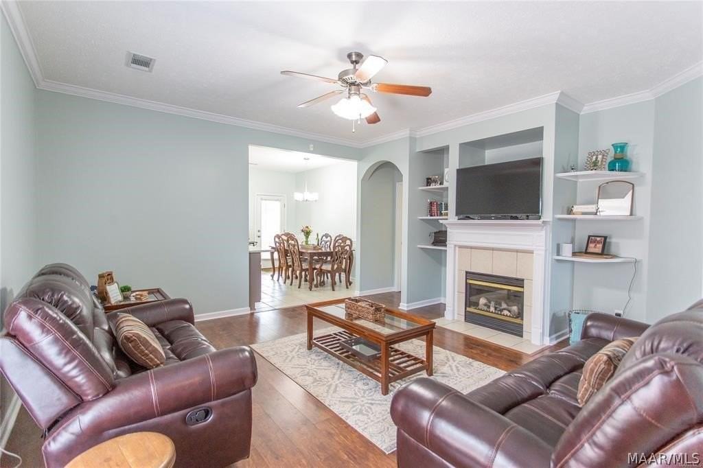6913 Sandfield Dr - Photo 2 of 12