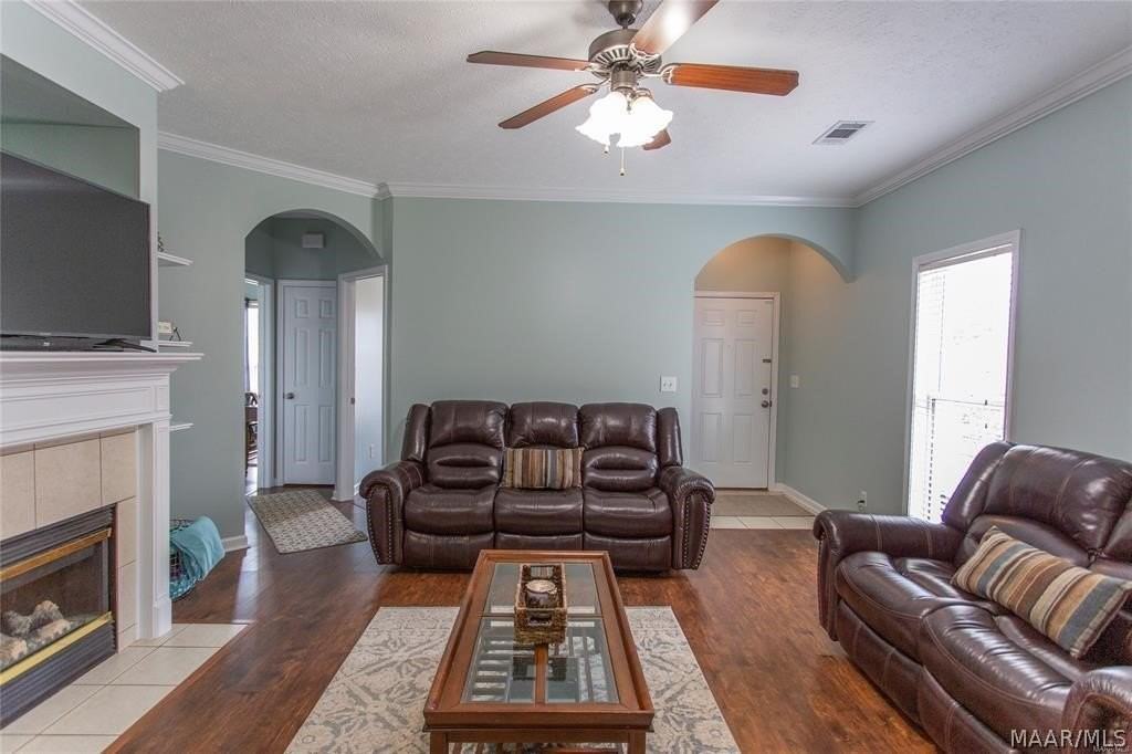 6913 Sandfield Dr - Photo 3 of 12