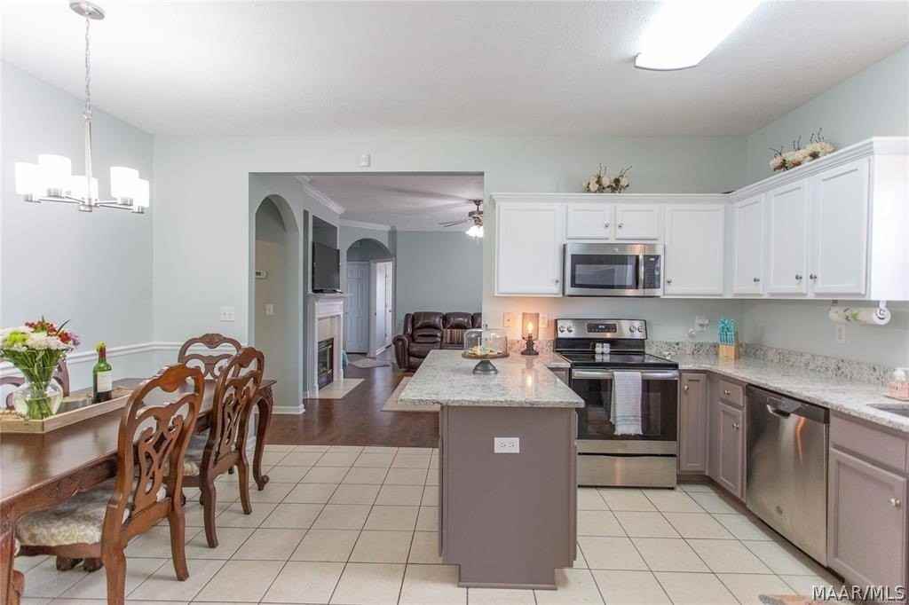 6913 Sandfield Dr - Photo 4 of 12