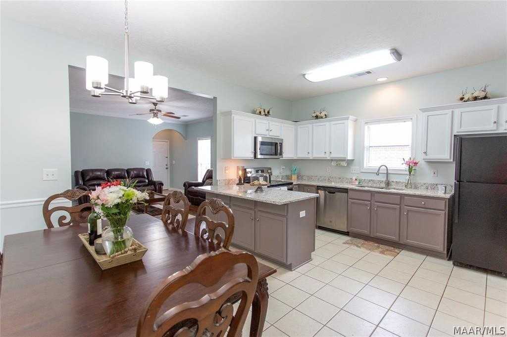 6913 Sandfield Dr - Photo 5 of 12