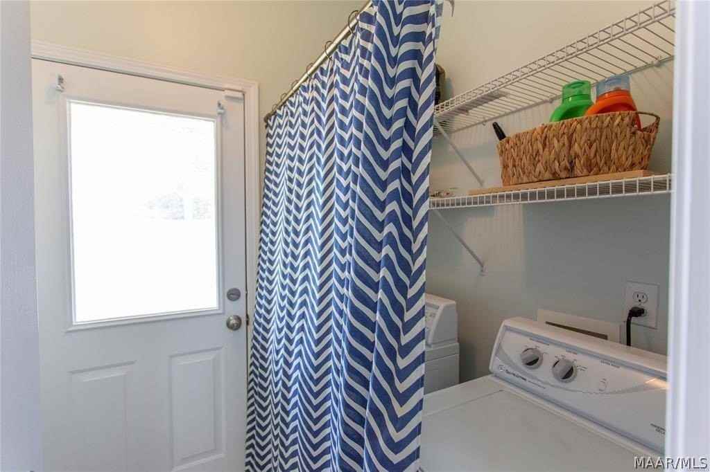 6913 Sandfield Dr - Photo 6 of 12