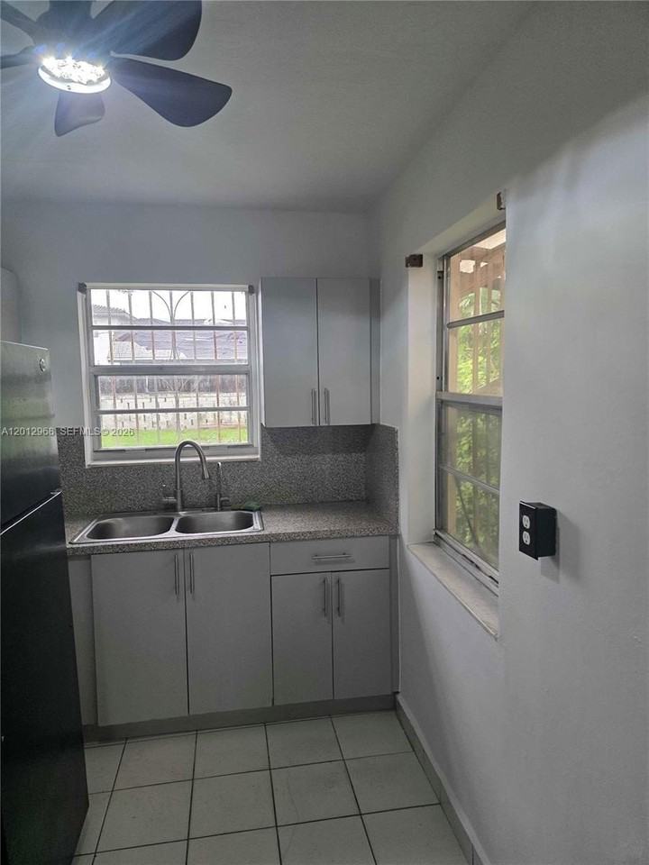 2735 Nw 28th St #2735 - Photo 2 of 8