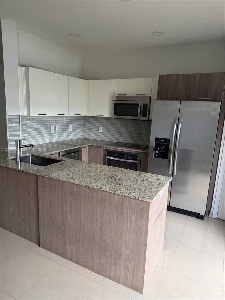 10803 Nw 83rd St #2-1 - Photo 4 of 8