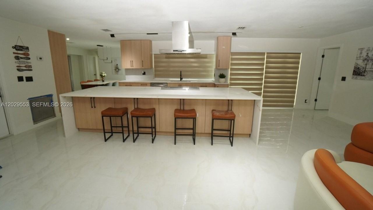 8105 Nw 74th Ter - Photo 3 of 12