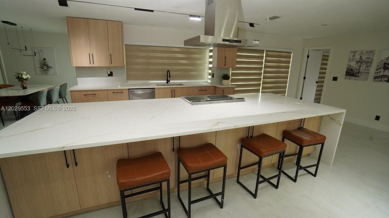 8105 Nw 74th Ter - Photo 4 of 12