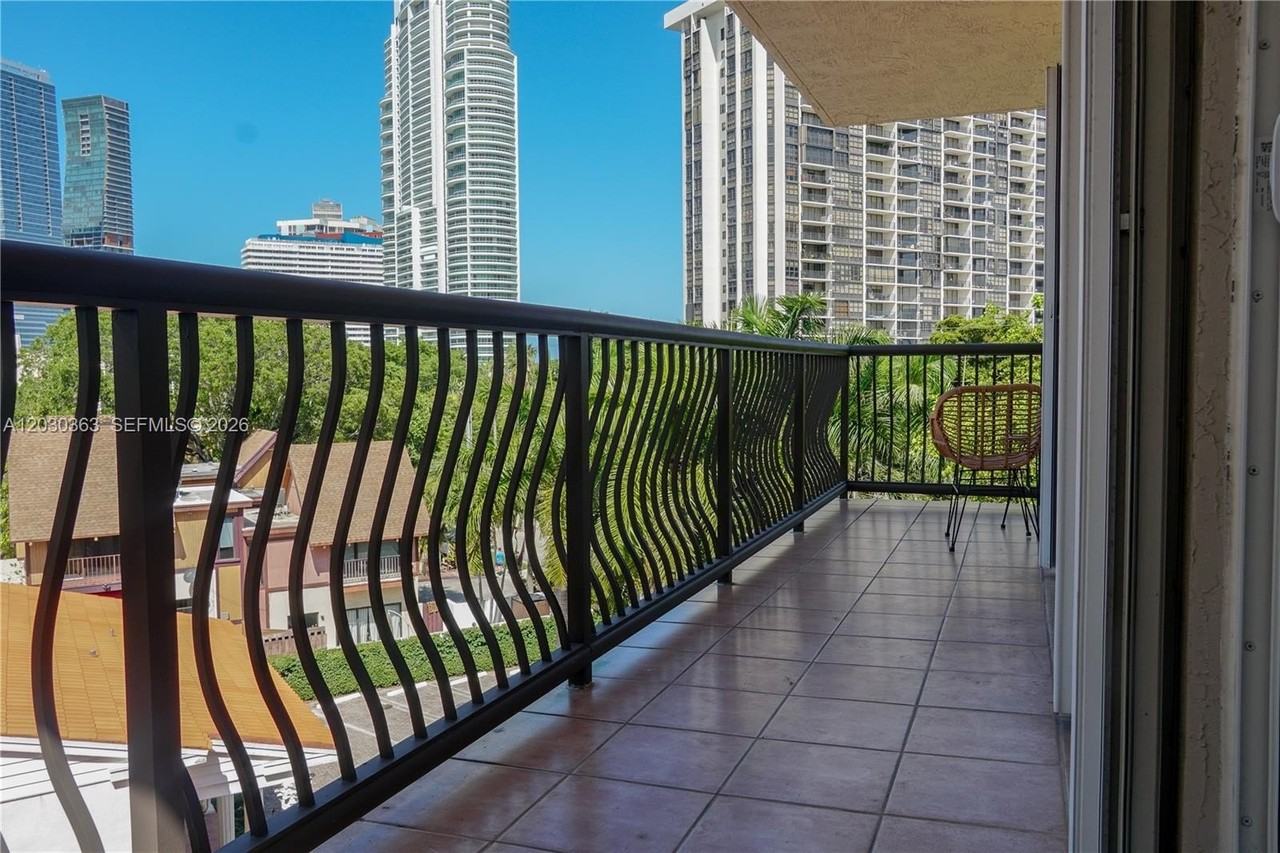 1918 Brickell Ave #502 - Photo 6 of 12