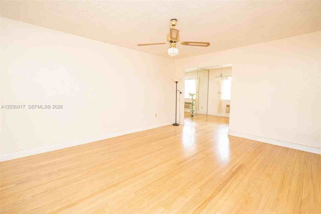637 Sw 11th St #6W - Photo 7 of 30