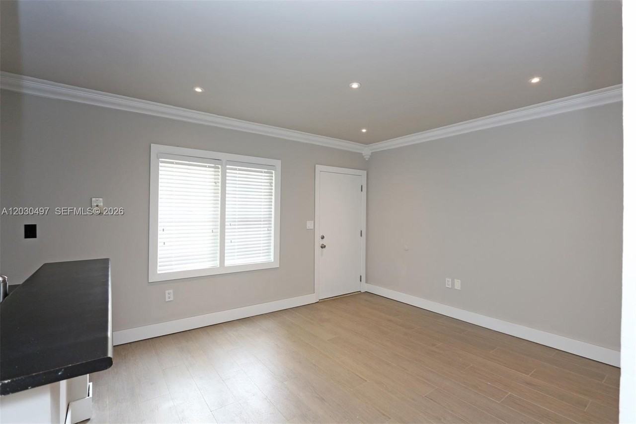 3375 Franklin Ave #D - Photo 7 of 29