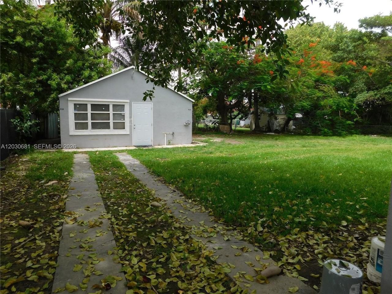 1605 Nw 26th St #B - Photo 2 of 14