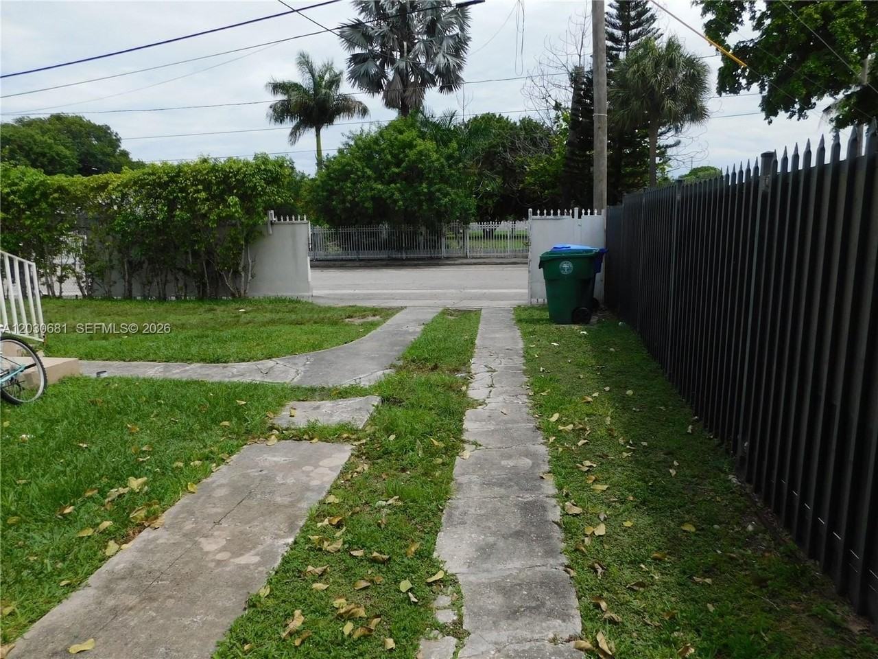 1605 Nw 26th St #B - Photo 6 of 14