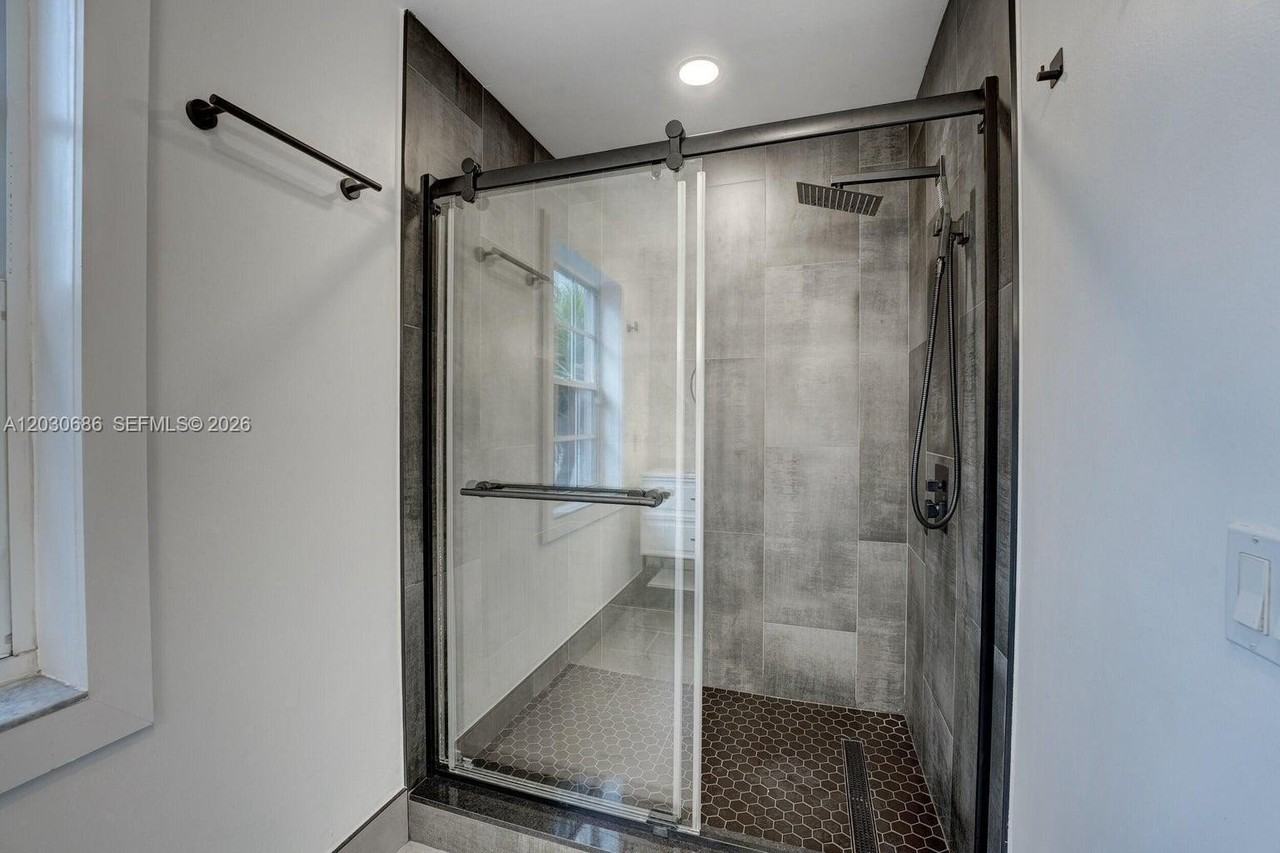 10791 Sw 10th Pl #0 - Photo 6 of 32
