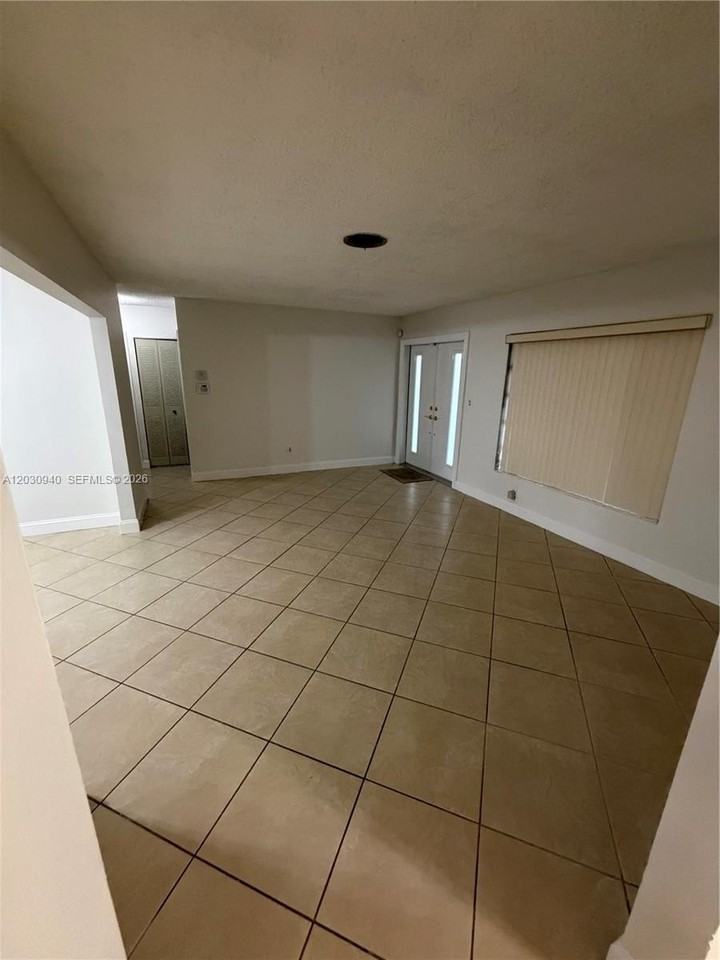 3541 Sw 125th Ct - Photo 5 of 9