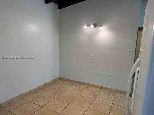 262 Sw 9th St #1 - Photo 7 of 11